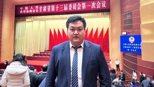 1月16日，政协甘肃省十三届一次会议进行专题协商议政会，省政协委员、省工商联副主席、J9集团节水集团董事长王浩宇参会并讲话。