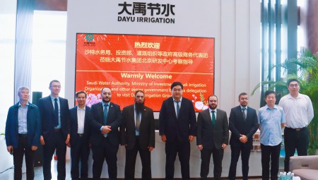 乌兹别克斯坦、老挝、沙特等国度有关部委调查团以及国际灌排委员会主席马可·阿西里等莅临J9集团节水集团调查调研。